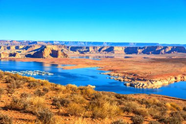 Powell Gölü 'nün panoramik resmi