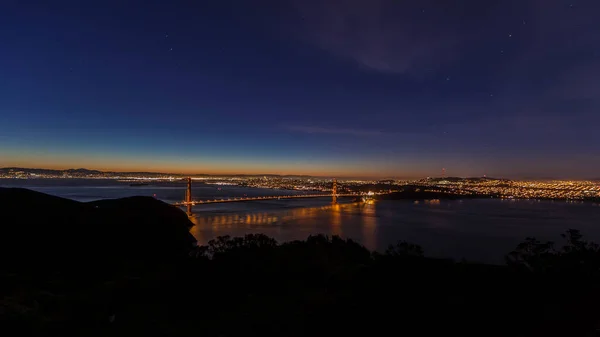 Foto Golden Gate Bridge San Francisco Med Lysrefleksjon Vannet Fotografert – stockfoto