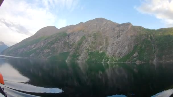 Filme Lapso Tempo Tirado Durante Passagem Pelo Fiorde Geiranger Noruega — Vídeo de Stock