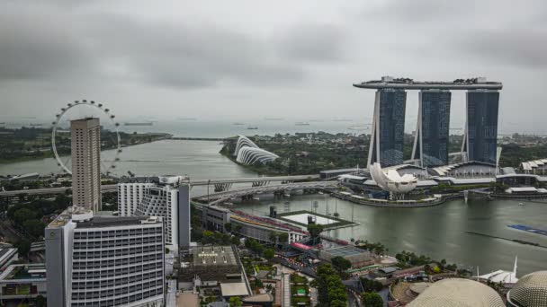 モンスーン期の雷雨の間 シンガポールのマリーナベイエリアの航空時間の経過 — ストック動画