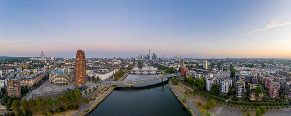 Yazın Sabahları Frankfurt Siluetinin Panoramik Robot Resmi — Stok fotoğraf