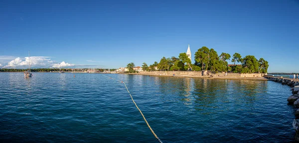 Panorámás Kép Novigrad Partvonalról Horvátországban Napközben Nyáron — Stock Fotó