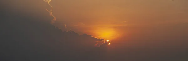 Imagen Del Cielo Dramático Colorido Con Sol Durante Atardecer Verano — Foto de Stock