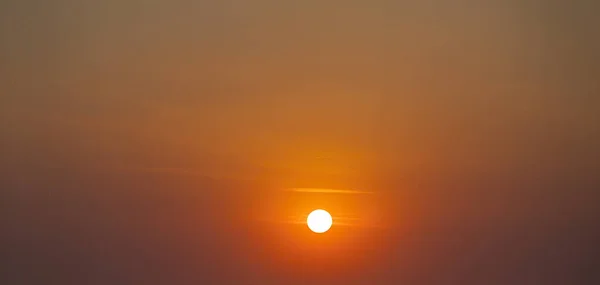 Imagen Del Cielo Dramático Colorido Con Sol Durante Atardecer Verano — Foto de Stock