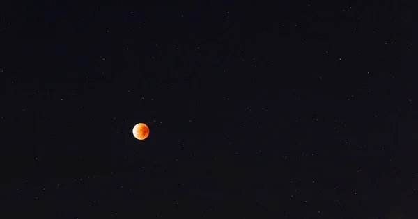 Nahaufnahme Des Blutmondes Während Der Mondfinsternis Der Nacht — Stockfoto