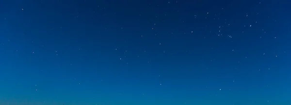 Bild Eines Wolkenlosen Sternenhimmels Bei Nacht Auf Der Nordhalbkugel Sommer — Stockfoto