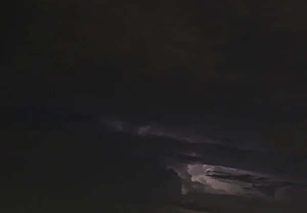 Imagen Destello Cielo Nocturno Con Nubes Brillantes Verano — Foto de Stock