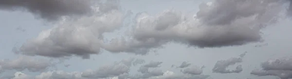Imagen Cielo Parcialmente Nublado Parcialmente Despejado Durante Día Sin Horizonte — Foto de Stock