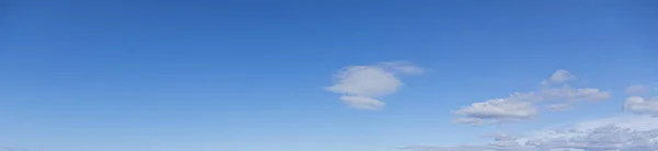 Immagine Cielo Parzialmente Nuvoloso Parzialmente Limpido Durante Giorno Senza Orizzonte — Foto Stock