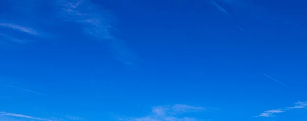 Imagem Céu Parcialmente Nublado Parcialmente Claro Durante Dia Sem Horizonte — Fotografia de Stock