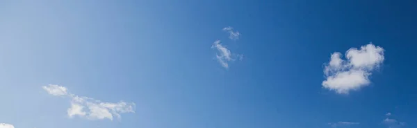 Obrázek Částečně Zatažené Částečně Jasné Oblohy Během Dne Bez Obzoru — Stock fotografie