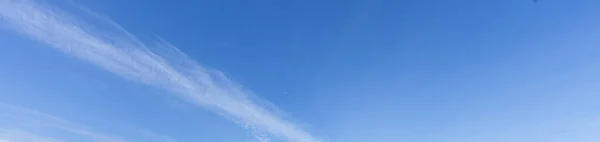 Image of a partly cloudy and partly clear sky during the day without horizon