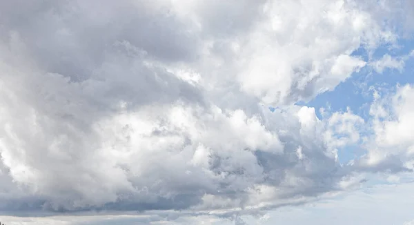 Image of a partly cloudy and partly clear sky during the day without horizon