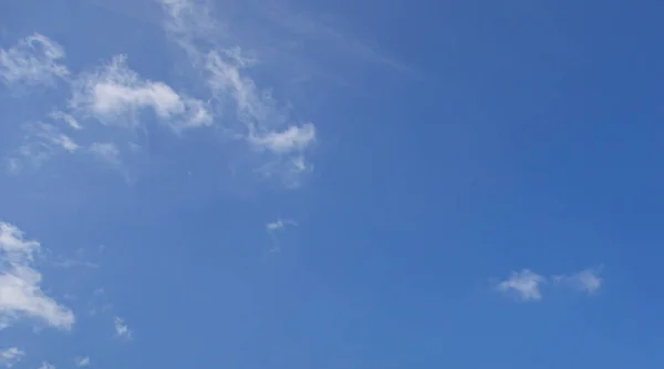 Imagem Céu Parcialmente Nublado Parcialmente Claro Durante Dia Sem Horizonte — Fotografia de Stock