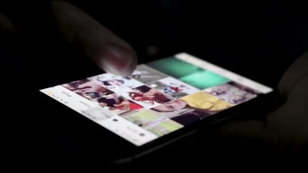 Dependența Telefon Mobil Navigarea Nesfârșită Social Media — Videoclip de stoc