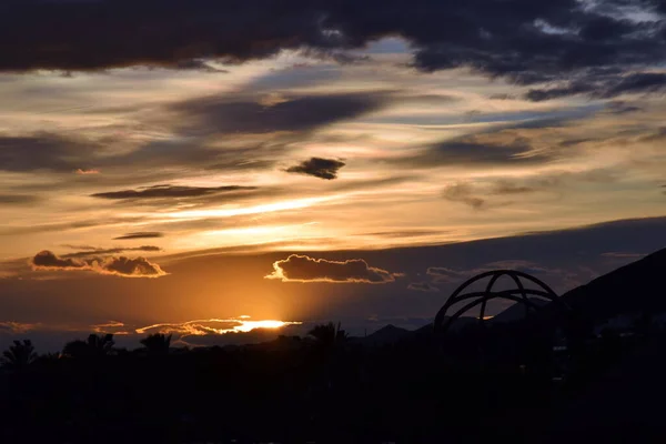 Hermoso atardecer. Verano 'nun atardecer' ı. puesta de sol 