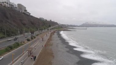 Lima Peru kumsalının insansız hava aracı ile çekilmiş görüntüsü..