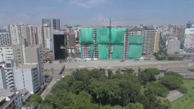 COVID19 salgını sırasında Lima Peru 'nun havadan çekilmiş videosu. İnşaat devam ediyor.