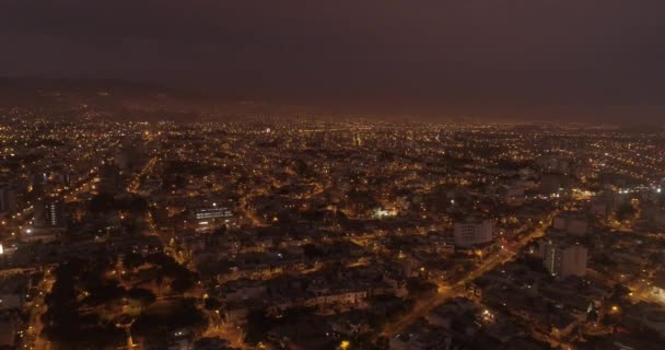 Video aus der Luft von Lima Peru während der nächtlichen Pandemie COVID19. 