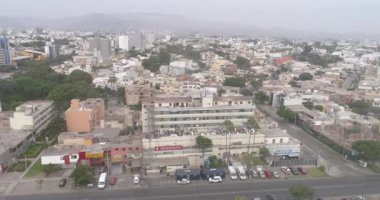 Lima Peru 'da COVID19 hastalarına bakan bir devlet hastanesinin klibi..