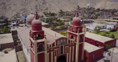 Cieneguilla 'nın şehir merkezindeki hava görüntüleri. Lima Peru kırsalında.