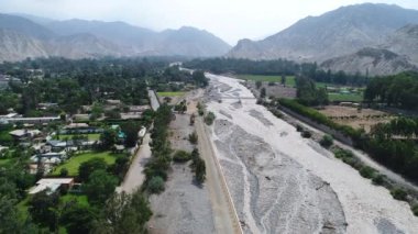 Cieneguilla 'nın hava videosu. Lima Peru kırsalında.