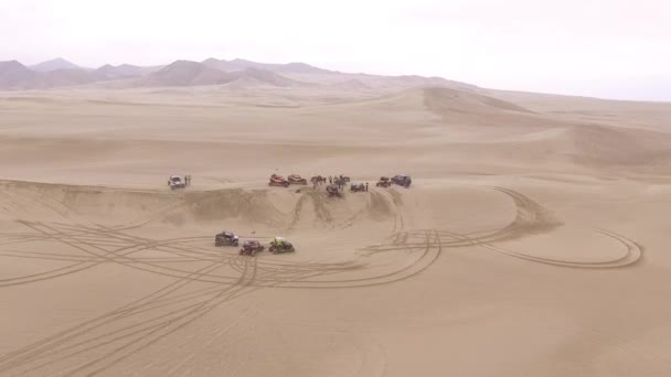 关于沙丘体育的空中录像 Utv和四轮驱动自行车 — 图库视频影像
