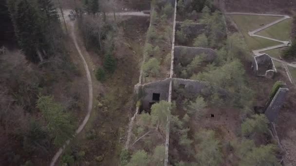 Luchtfoto Met Drone Boven Het Sylanmeer Frankrijk Oude Ruïne — Stockvideo
