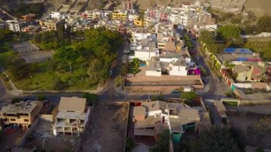 Lima Peru 'daki La Molina bölgesinin klibi.