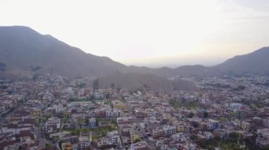 Lima Peru 'daki La Molina bölgesinin klibi.