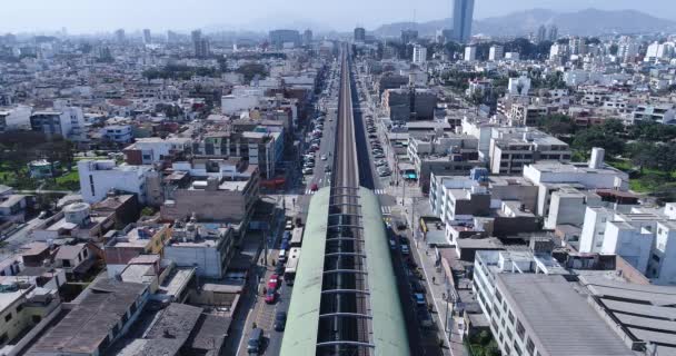 Luftbild Des Elektrischen Zuges Des Zuges Und Des Bahnhofs Distrikt — Stockvideo