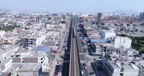 Luftbild Des Elektrischen Zuges Des Zuges Und Des Bahnhofs Distrikt — Stockvideo