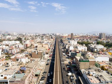 San Borja 'daki tren, tren ve tren istasyonunun Lima Peru' daki hava görüntüsü..