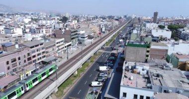 San Borja 'daki tren, tren ve tren istasyonunun Lima Peru' daki hava görüntüsü..