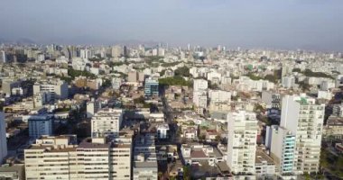 Lima Peru 'nun hava videosu. Daire binaları.