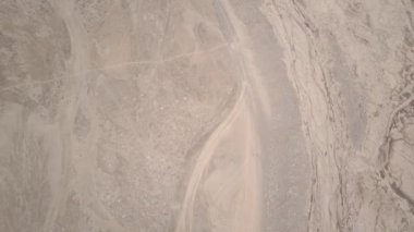 Lima Peru 'daki kurumuş nehir yatağının insansız hava aracıyla yapılan video.. 