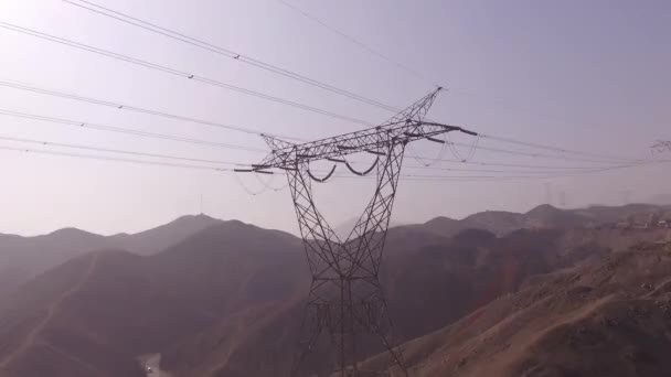 Luftbild Mit Der Drohne Eines Stromleitungsmastes Elektrische Kontrolle — Stockvideo