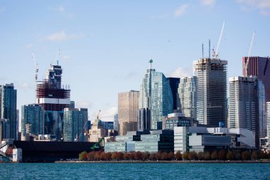 Toronto, Ontario / Kanada; 12 Ekim 2019: Toronto şehir merkezi göle yakın.