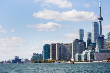 Toronto, Ontario / Kanada; 12 Ekim 2019: Toronto şehir merkezi göle yakın.