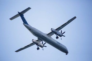Toronto, Ontario / Kanada; 12 Ekim 2019: Uçak görüntüsü. Kanadalı havayolu şirketi. Seyahat et. Porter bombacısı.