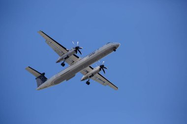 Toronto, Ontario / Kanada; 12 Ekim 2019: Uçak görüntüsü. Kanadalı havayolu şirketi. Seyahat et. Porter bombacısı.