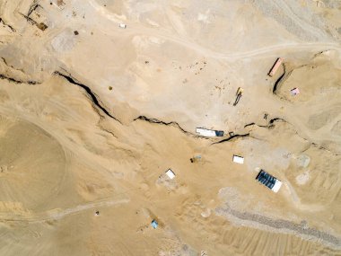 Peru çölündeki kum ocağının hava görüntüsü. İHA ile yapılan resim.