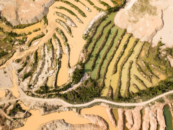 Yasadışı altın madenciliği nedeniyle ormanların tahrip edilmesi üzerine hava görüntüleri.