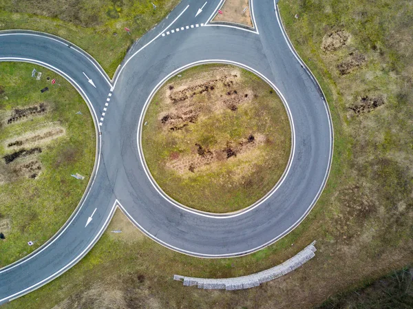 Döner kavşağın hava görüntüsü. Otoyol, yol.