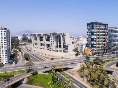 Lima, Lima / Peru - 11 Ekim 2020: COVID19 salgını sırasında Lima şehri. Pazar günleri özel ulaşım yasaktır. Sadece bisikletlere veya toplu taşıma araçlarına izin veriliyor..