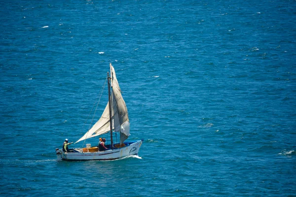 Imagen Del Barco Mar Abierto Los Pescadores —  Fotos de Stock