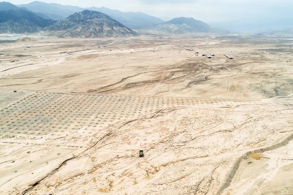 Lima Peru Nehri yatağında deset havası. 