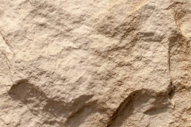 Doku, duvar, arka plan olarak kullanılabilir. Çizik ve çatlaklarla dolu duvar dokusu.