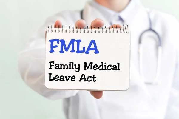 Доктор Пише Слово Fmla Family Medical Leave Act Blu Marker — стокове фото