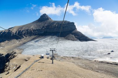 Dağ teleferik buzul des Diablerets İsviçre Alpleri'nde için